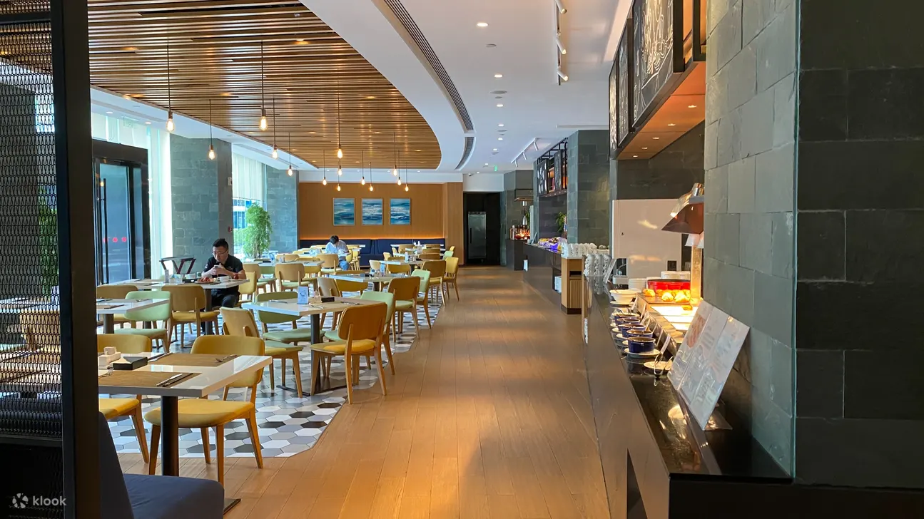 珠海粤财皇冠假日酒店